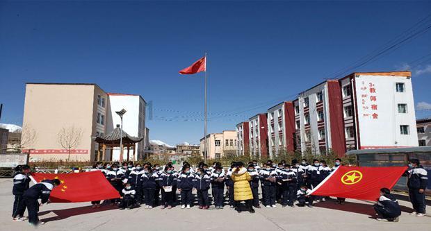 四川丨在院落中摆放黄蜡石造景,仿佛是在向天地致.敬,向自然表达敬畏之情